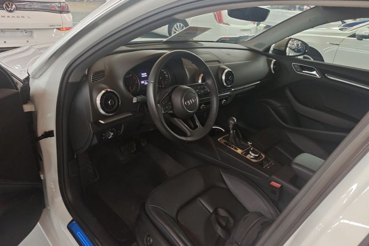 Audi A3 2018 car image #16