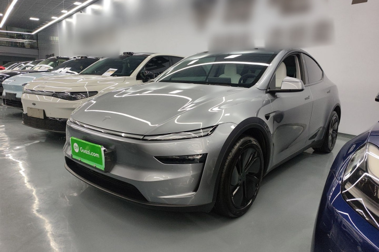 Tesla Model Y 2025 #2 Tesla Model Y 2025 car image #2