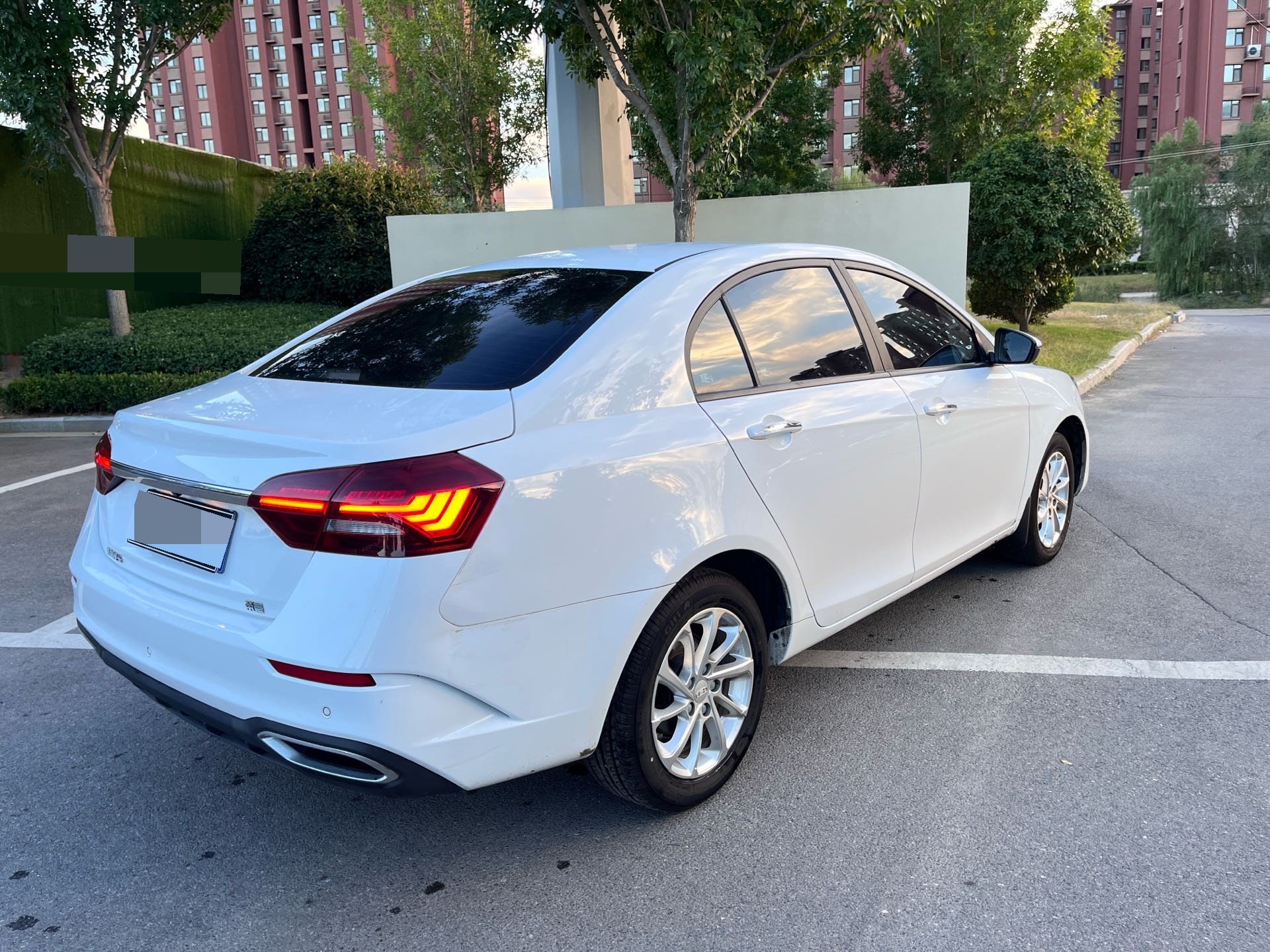 GEELY Emgrand 2022 #8 GEELY Emgrand 2022 car image #8