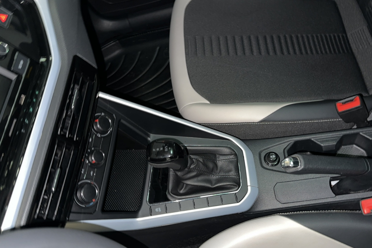 Volkswagen Polo 2020 صورة سيارة #15