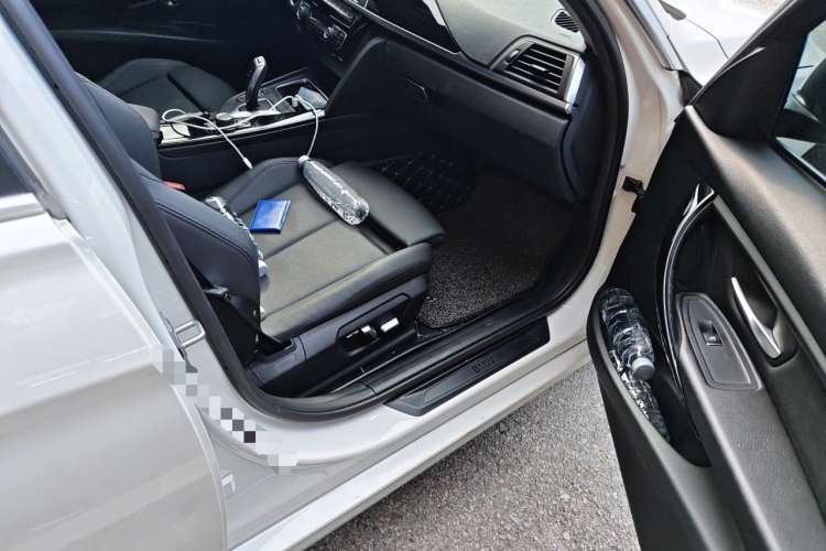 BMW 3 Series 2018 car image #27