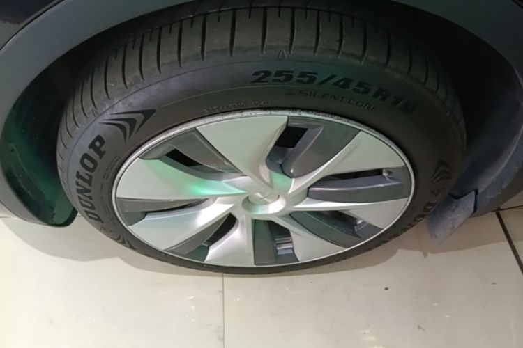 Tesla Model Y 2023 car image #9