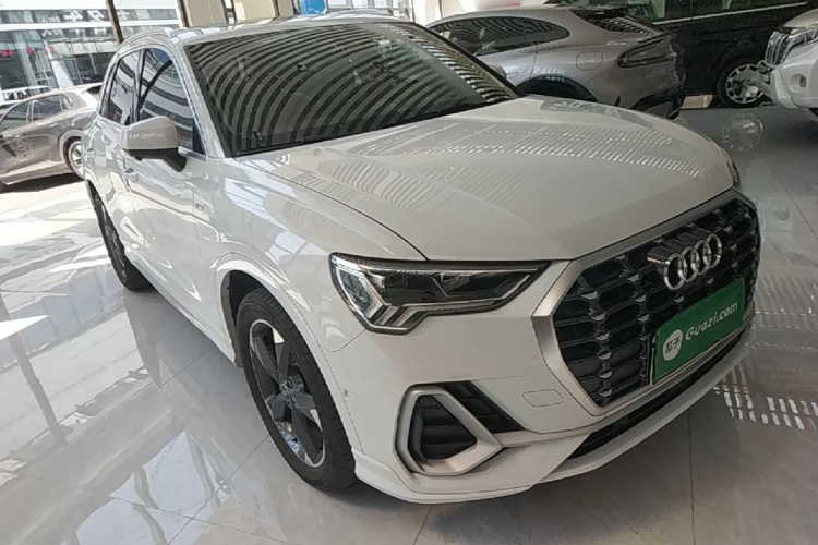 Audi Q3 2021 car image #4