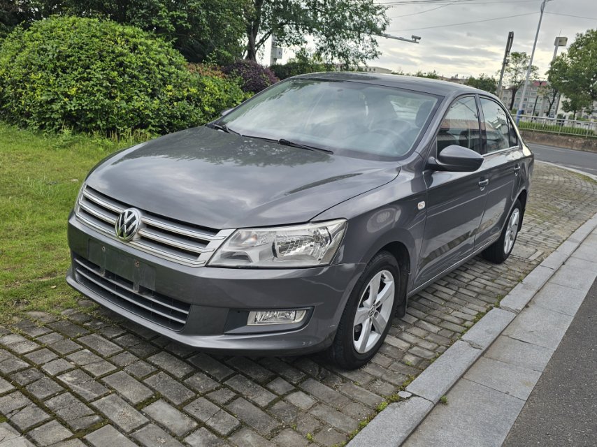 Volkswagen Santana 2013 car image 