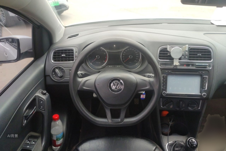 Volkswagen Polo 2015 car image #12