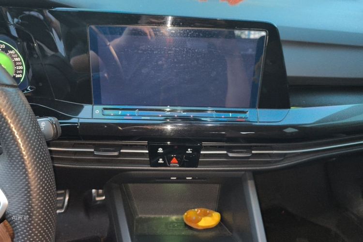 Volkswagen Golf 2022 car image #15