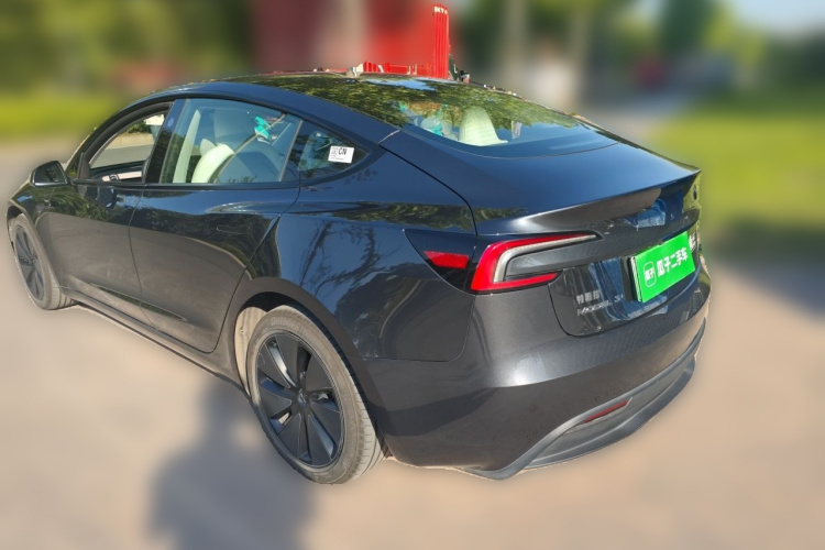 Tesla Model 3 2025 car image #5