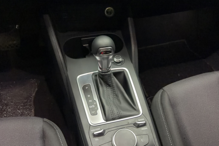 Audi Q3 2021 car image #18