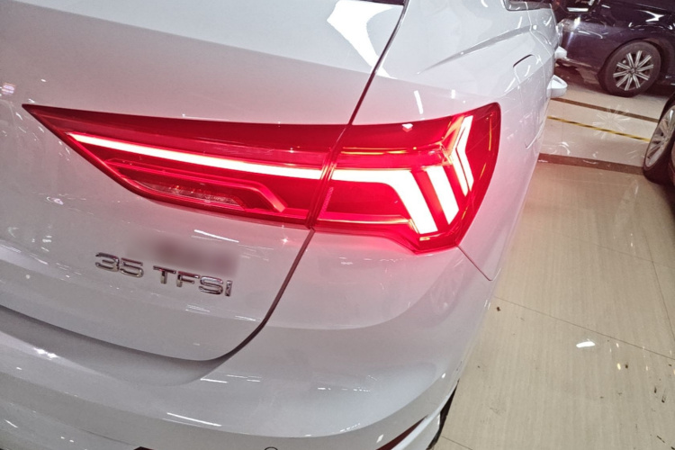 Audi Q3 2021 car image #8