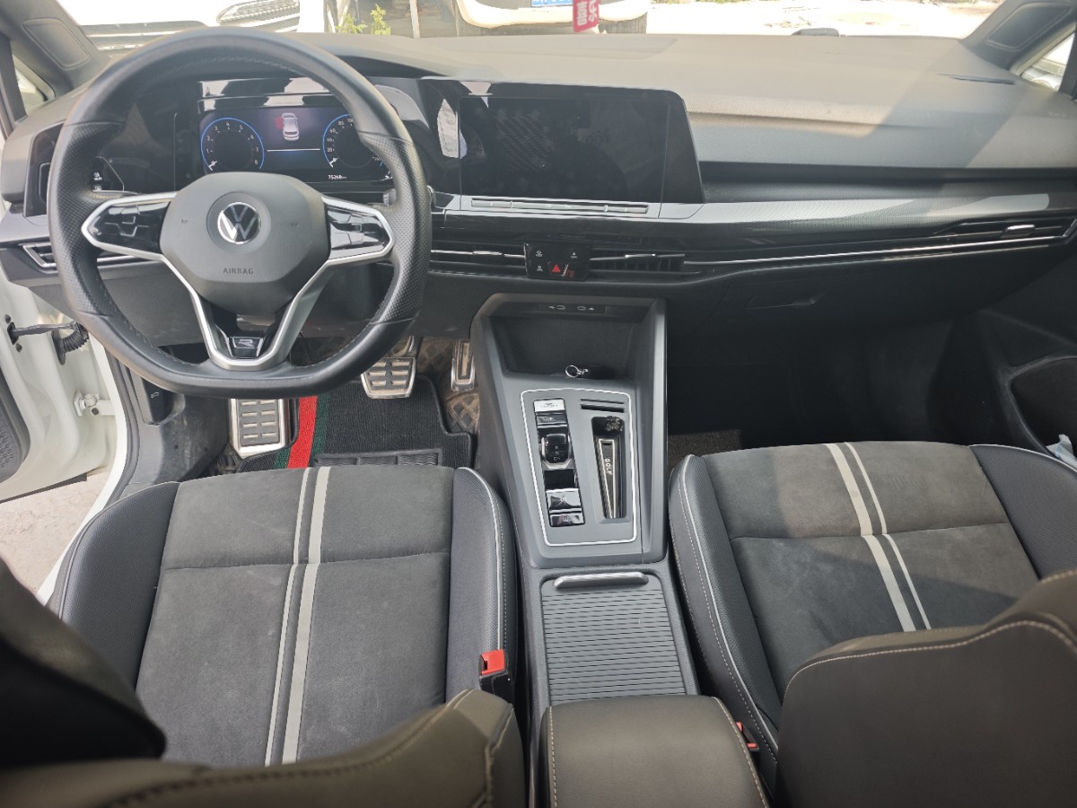 Volkswagen Golf 2021 car image #9