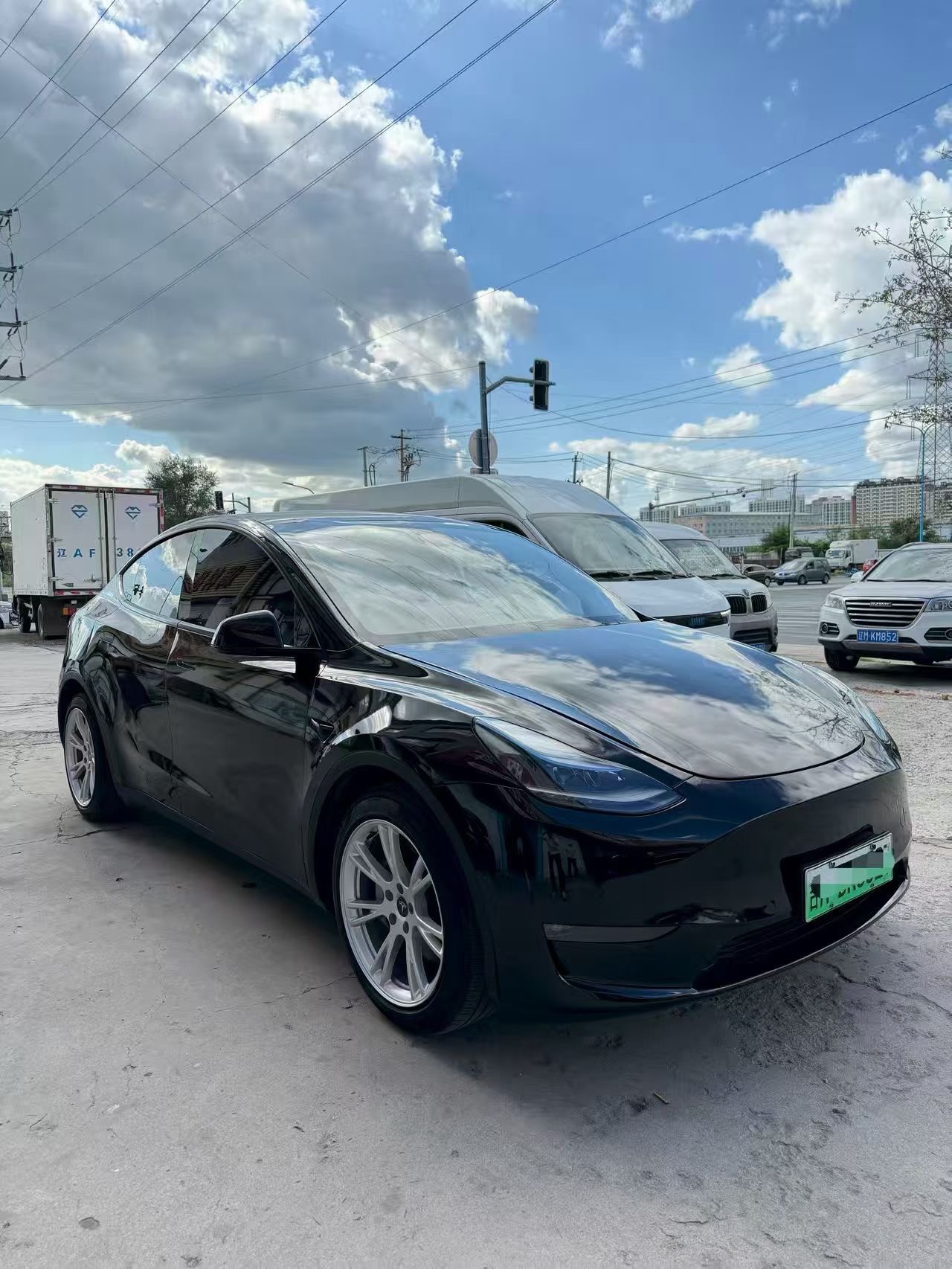 Tesla Model Y 2022 car image #3