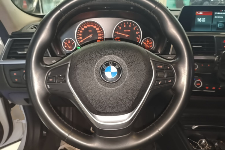 BMW 3 Series 2018 صورة سيارة #15