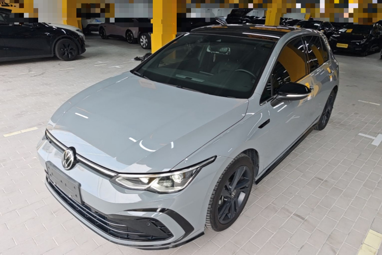 Volkswagen Golf 2021 car image #2