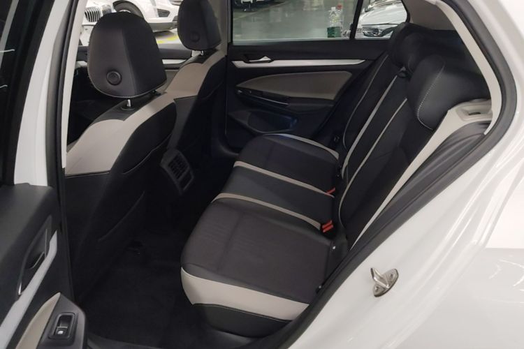 Volkswagen Golf 2022 car image #17
