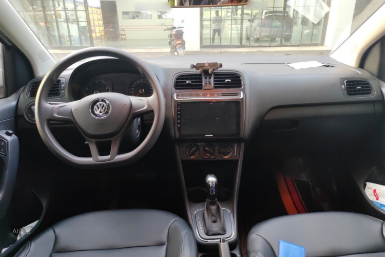 Volkswagen Polo 2018 car image #11
