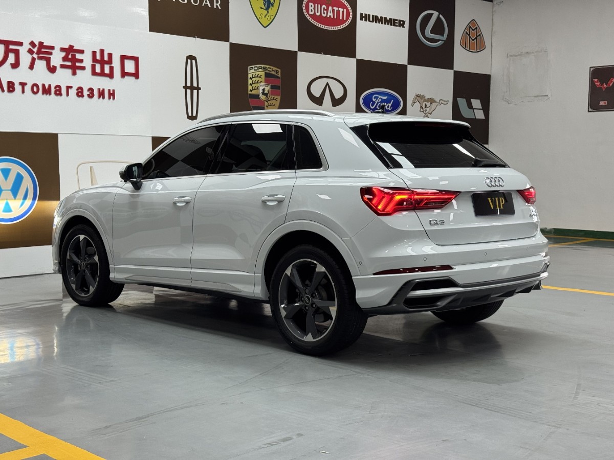Audi Q3 2022 car image #4