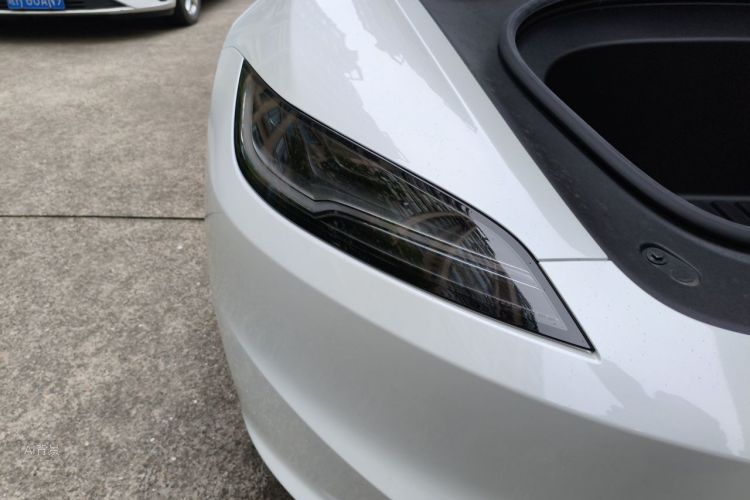 Tesla Model 3 2025 car image #8