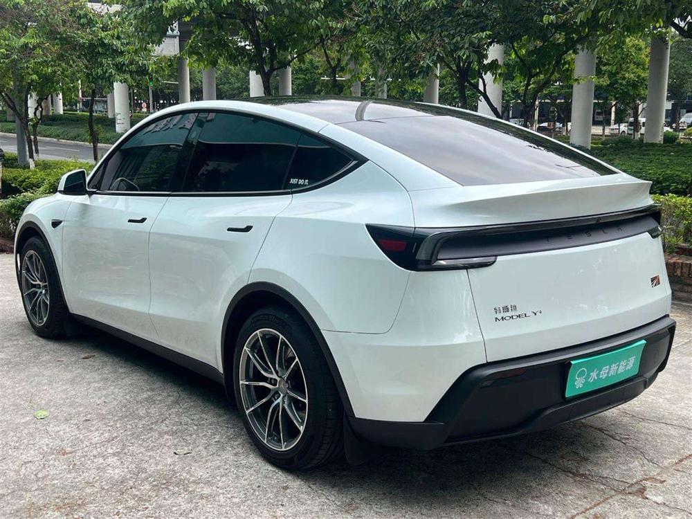 Tesla Model Y 2025 #5 Tesla Model Y 2025 car image #5