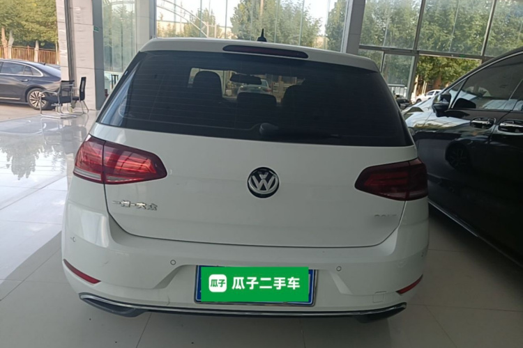 Volkswagen Golf 2020 car image #6