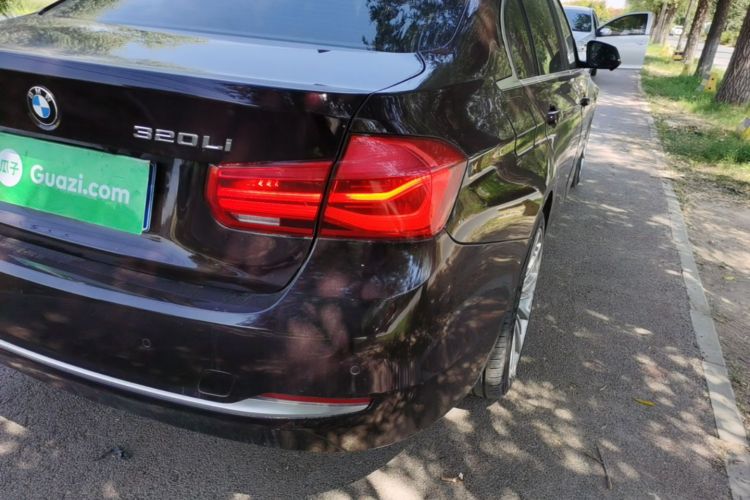 BMW 3 Series 2018 #8 BMW 3 Series 2018 car image #8