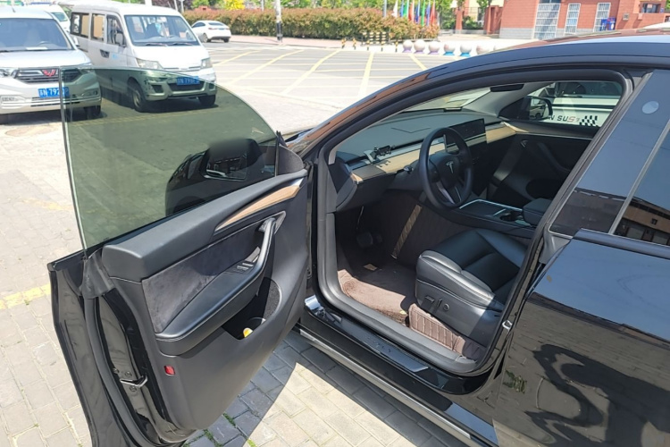 Tesla Model Y 2023 #16 Tesla Model Y 2023 car image #16