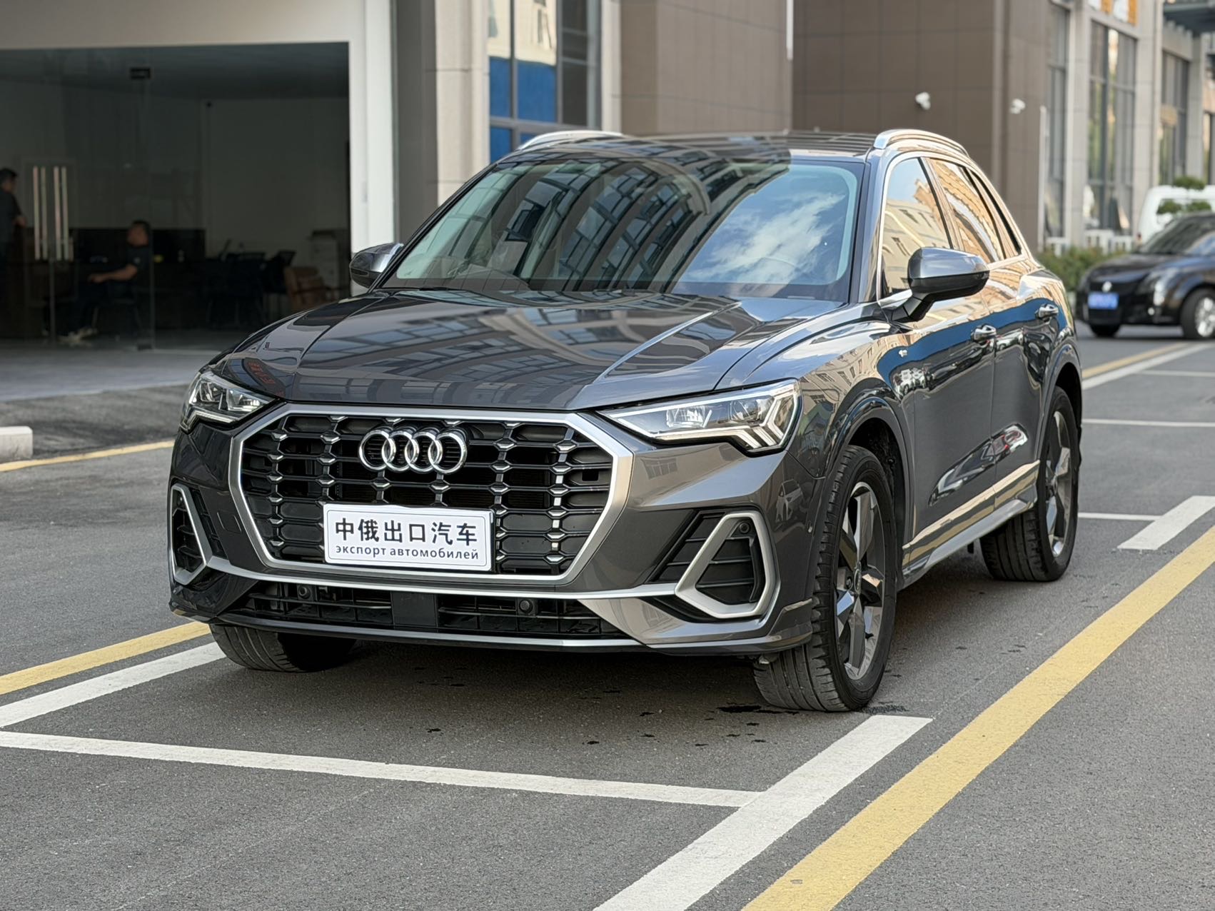 Audi Q3 2022 car image 