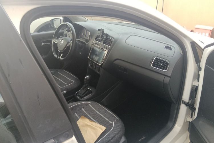Volkswagen Polo 2018 car image #25