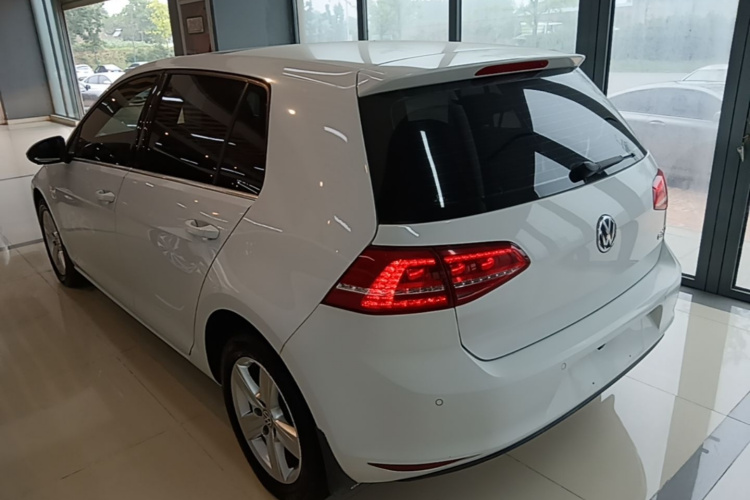 Volkswagen Golf 2015 car image #7