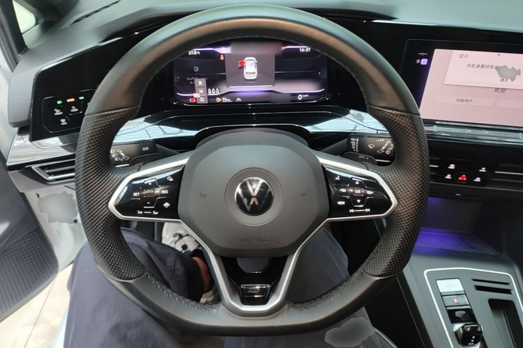 Volkswagen Golf 2024 car image #11