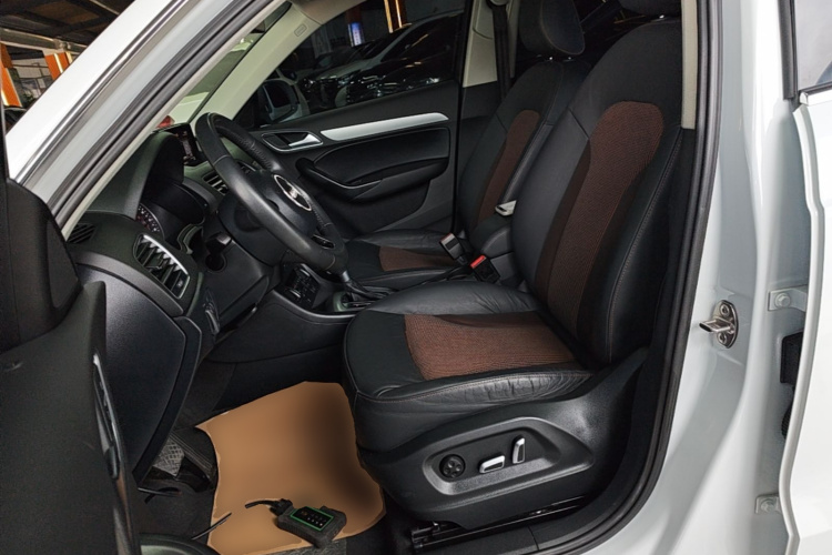 Audi Q3 2018 car image #15