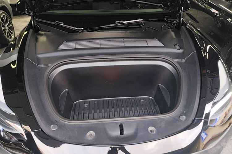 Tesla Model Y 2023 car image #20