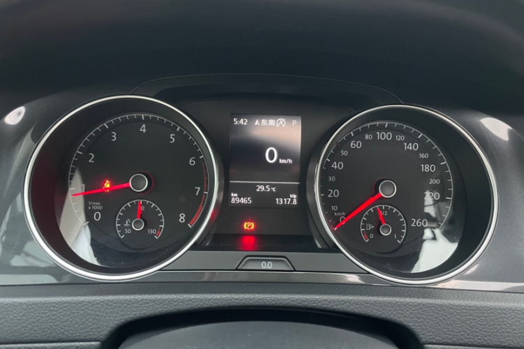 Volkswagen Golf 2019 car image #16