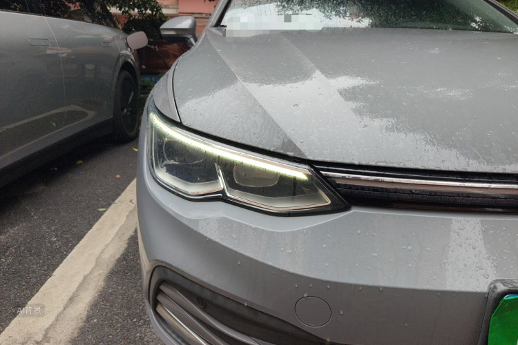 Volkswagen Golf 2022 car image #8