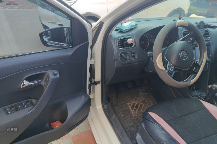 Volkswagen Polo 2016 car image #18