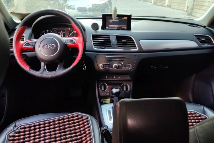 Audi Q3 2017 car image #11