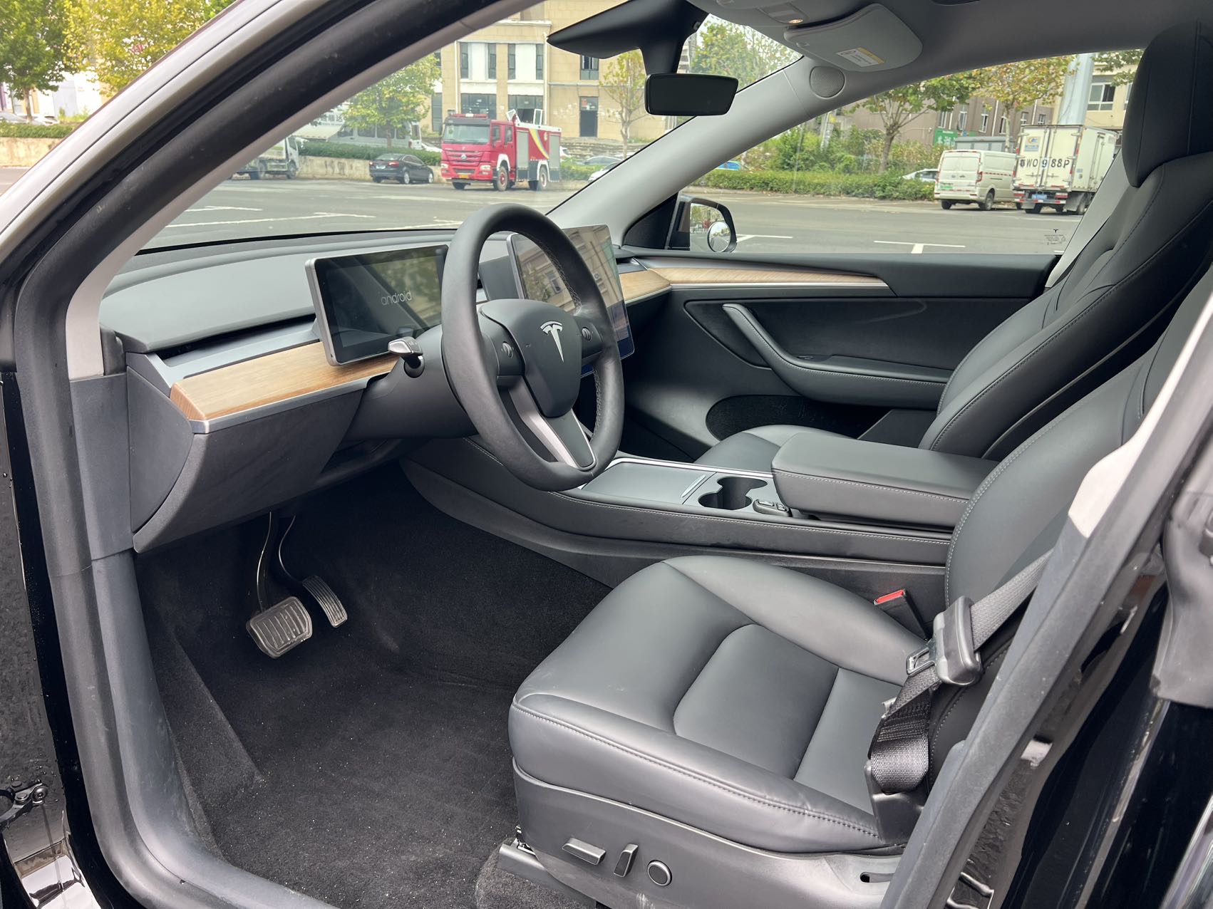 Tesla Model Y 2021 car image #4