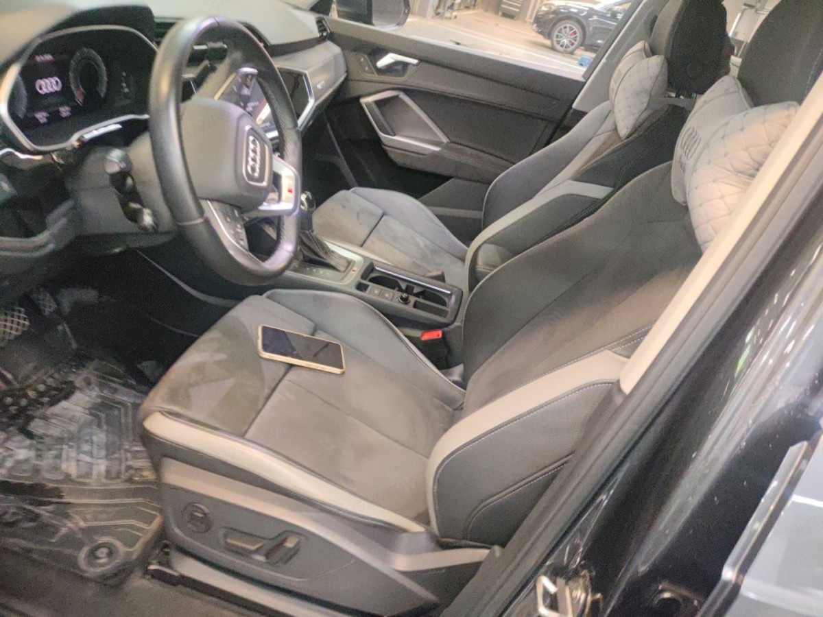 Audi Q3 2023 car image #7
