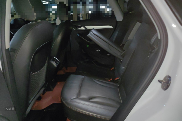 Audi Q3 2018 car image #19