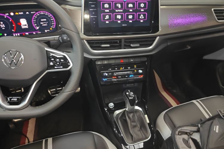 Volkswagen T-Roc 2025 car image #26