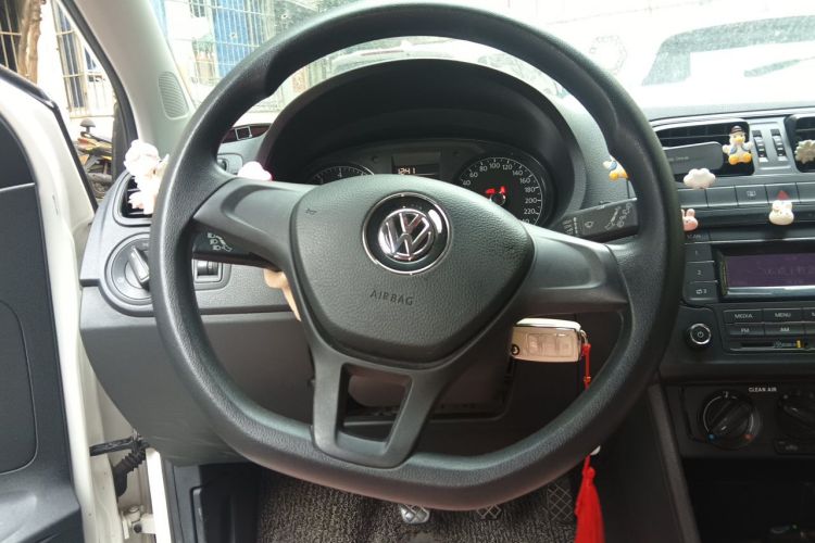 Volkswagen Polo 2017 #11 Volkswagen Polo 2017 car image #11