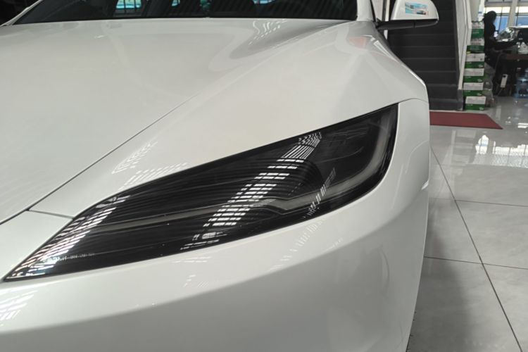 Tesla Model 3 2024 car image #23