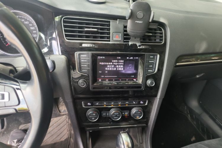 Volkswagen Golf 2015 car image #13