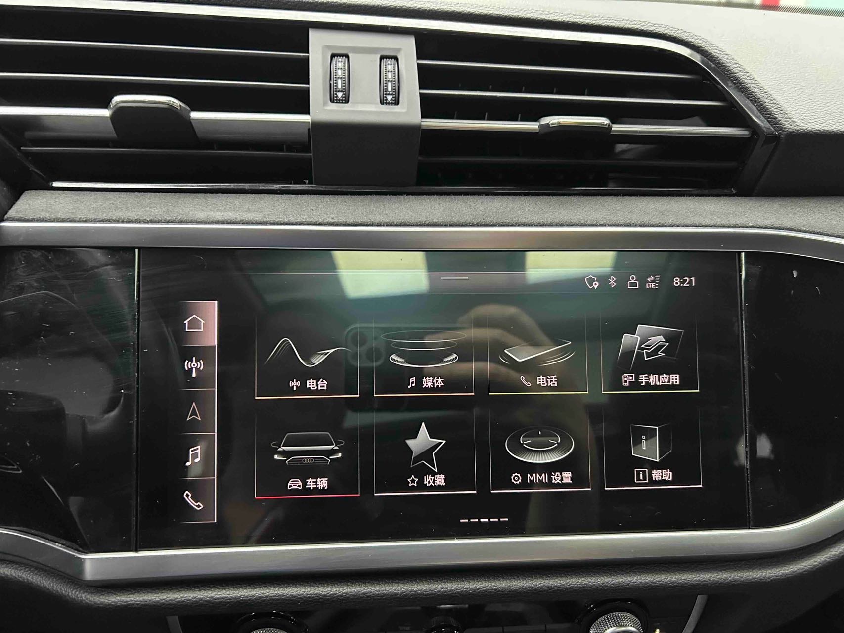Audi Q3 2022 car image #5