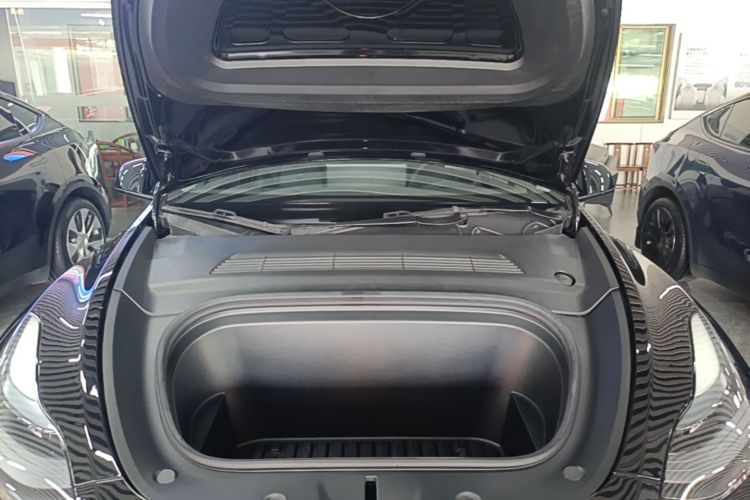 Tesla Model Y 2023 car image #20