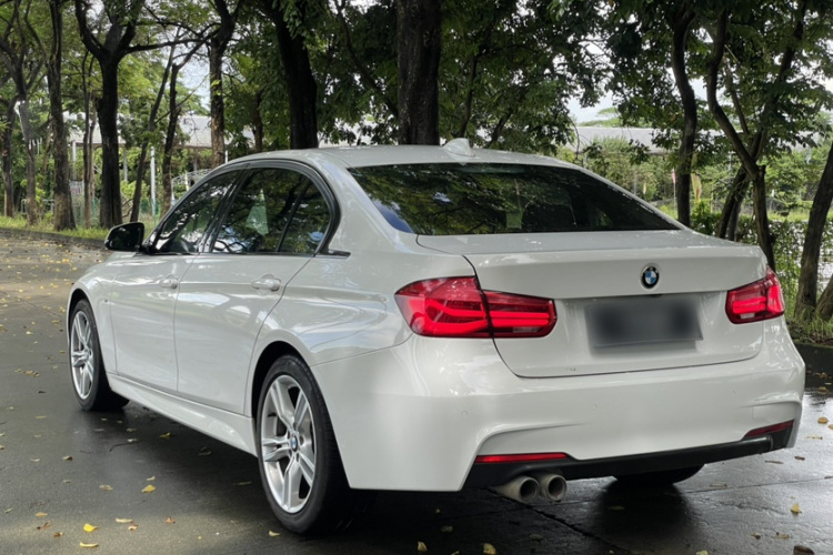 BMW 3 Series 2018 car image #8