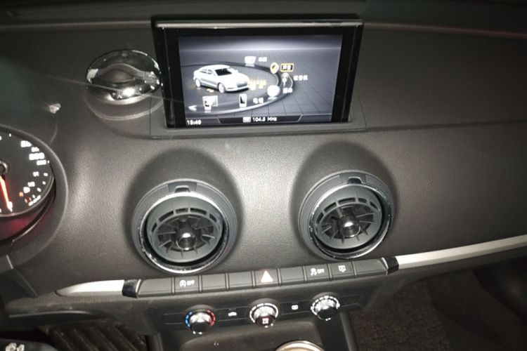 Audi A3 2018 car image #13
