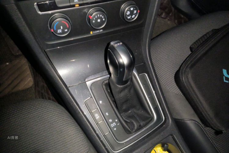 Volkswagen Golf 2020 car image #16