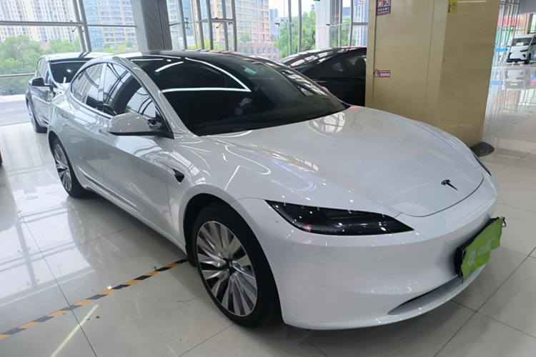 Tesla Model 3 2025 car image #4