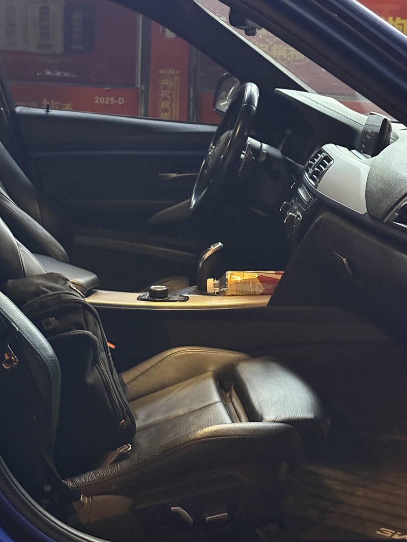 BMW 3 Series 2018 car image #6