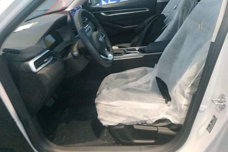 GEELY Emgrand 2026 car image #19